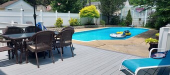 King Suite Retreat with private Pool cottage home Smithfield Virginia