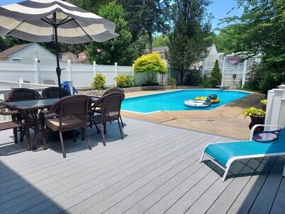 King Suite Retreat with private Pool cottage home Smithfield Virginia