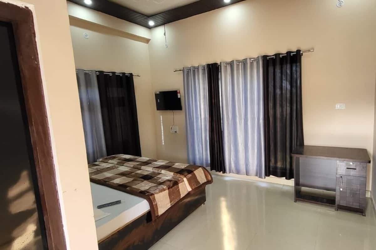 Habitación doble clásica, balcón, vista al parque | Wifi gratis