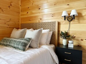 8 bedrooms, desk, iron/ironing board, free WiFi