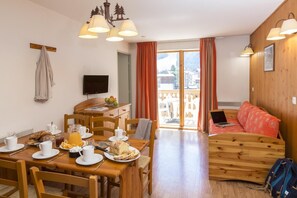 Dining - Fitness, swimming pool, sauna, balcony, parking, tv, ski locker, 36m², Pralognan-la-Vanoise (Pralognan-la-Vanoise)