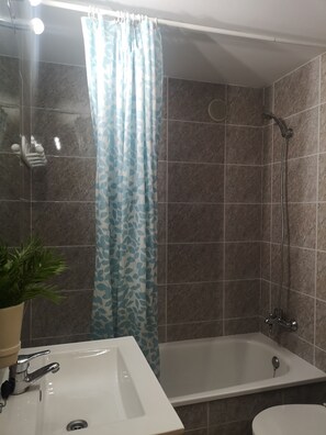Hårtørrer, bidet, Toiletpapir