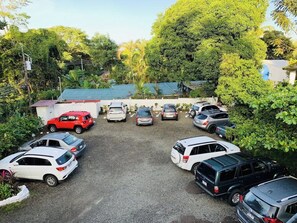 Property grounds - Villa Junior # 2 w/ Pool & Kitchen – Minutes from Manuel Antonio Beach (Quepos)