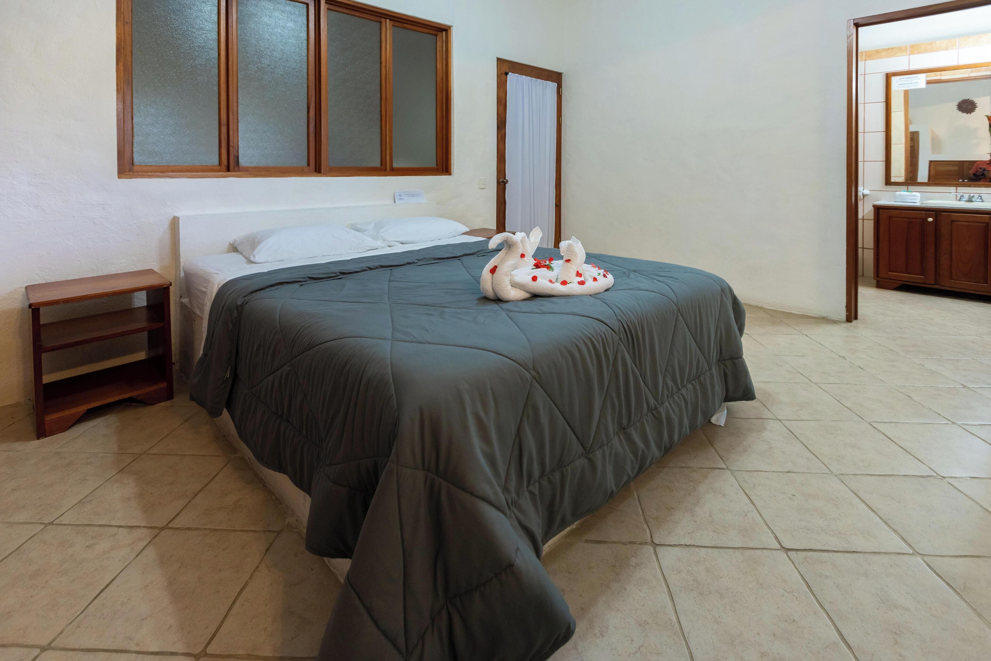 1 habitación, tabla de planchar con plancha, wifi gratis y ropa de cama 