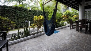 Outdoor dining - Villa Junior # 2 w/ Pool & Kitchen – Minutes from Manuel Antonio Beach (Quepos)