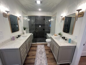 Hair dryer, towels, soap, toilet paper - The Farmhouse on 151 (Calhoun)