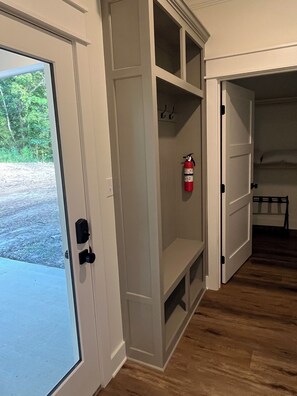 المنشأة من الداخل