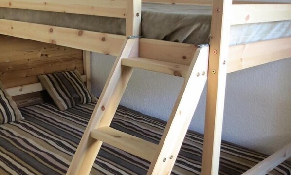 1 bedroom, WiFi, bed sheets - Resort center, 2nd floor, view mountain, balcony, tv, ski locker, 28m², La Plagne (La Plagne)