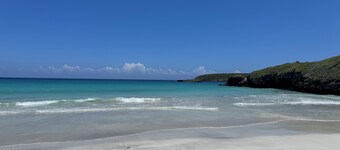 Authentic 3 bedroom Vieques house, quiet neighborhood, 10 minute walk to ferry.