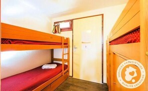 WiFi, bed sheets