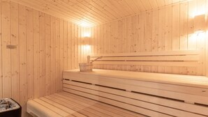 Sauna - Wifi, 50m from ski slopes, Ground floor, view mountain/ski slopes, sauna, terrace, parking, tv (Le Grand-Bornand)