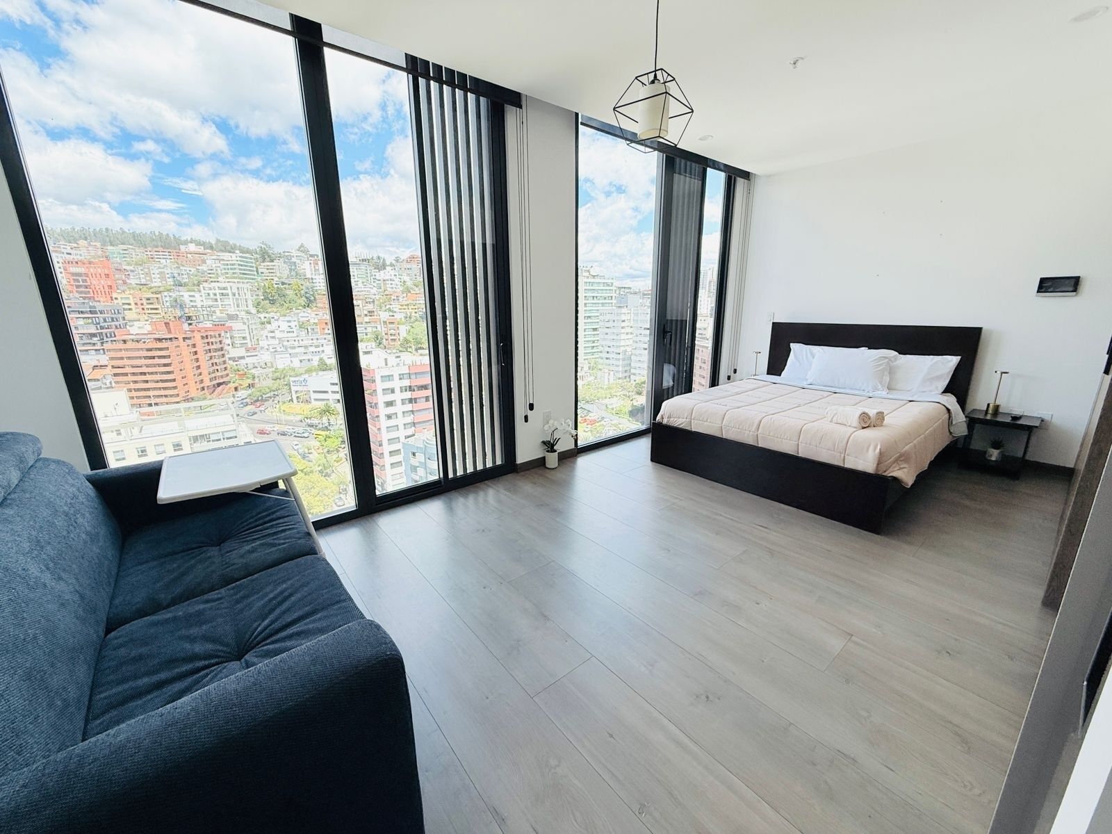 1 chambre, fer et planche à repasser, accès au Wi-Fi (inclus)