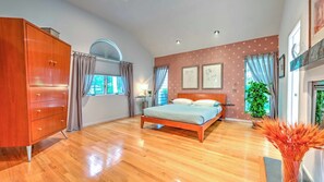 4 bedrooms, iron/ironing board, Internet, bed sheets