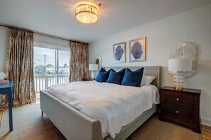 3 bedrooms, iron/ironing board, travel cot, free WiFi - Lakeside Landing Spacious Comfort Near Downtown (North Charleston)