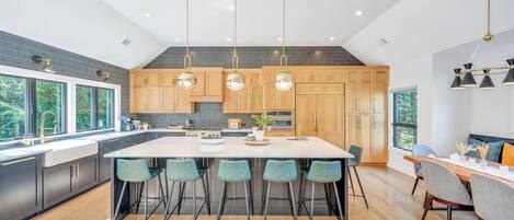 Microwave, oven, stovetop, coffee/tea maker