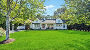 Exterior - Spacious and Modern Westhampton Beach Home, Close to Beaches and Town,... (Westhampton Beach)