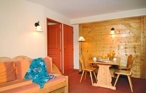 Interior - 300m from resort center, fitness, swimming pool, sauna, parking, tv, 20-25m², Le Corbier (Le Corbier)