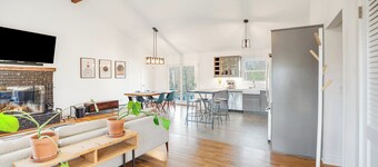 Modern and Cozy East Hampton Home Centrally Located Close to East Hampton...
