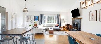 Modern and Cozy East Hampton Home Centrally Located Close to East Hampton...