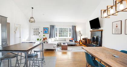 Modern and Cozy East Hampton Home Centrally Located Close to East Hampton...