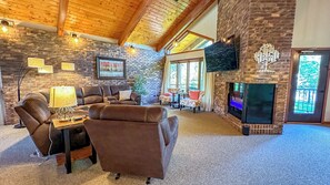 Smart TV, fireplace, video library, stereo - Devil Track Lake Home (Grand Marias)