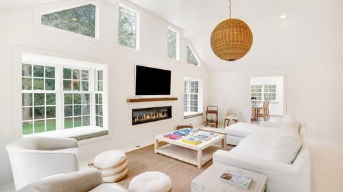 Charming Amagansett Cottage with Pool, Perfectly Situated near Town and...