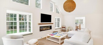 Charming Amagansett Cottage with Pool, Perfectly Situated near Town and...