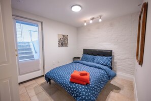 3 bedrooms, in-room safe, desk, iron/ironing board