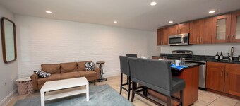 Luxury 3-Bedroom Apartment ~ Walk To Capitol!