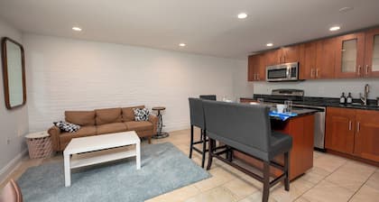 Luxury 3-Bedroom Apartment ~ Walk To Capitol!