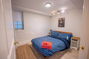 3 chambres, coffres-forts dans les chambres, bureau