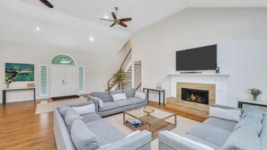 Télévision, table de tennis de table