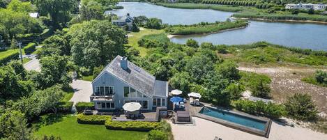 المنشأة من الخارج