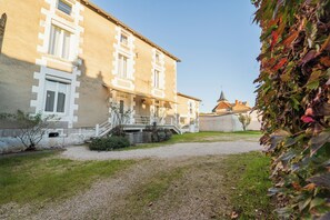Exterior - La Pictave, a family home in Poitou, 5 minutes from Futuroscope (Chasseneuil-du-Poitou)