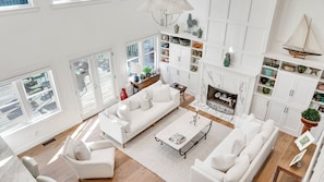 Smart TV, fireplace, stereo