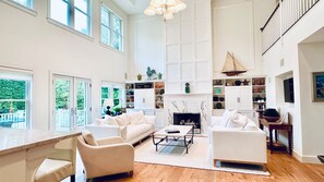 Smart TV, fireplace, stereo