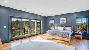 6 bedrooms, iron/ironing board, Internet, bed sheets - Pristine new construction in the heart of the North Folk, just under an... (Mattituck)