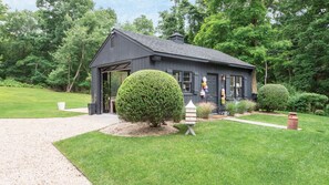 Exterior - HGTV Designed Sag Harbor Ranch & Bungalow on the bay, heated gunite pool,... (Sag Harbor)