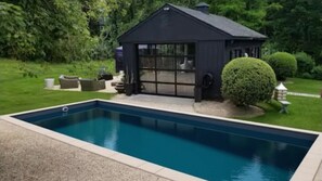 A heated pool - HGTV Designed Sag Harbor Ranch & Bungalow on the bay, heated gunite pool,... (Sag Harbor)