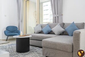 Luxury Apartment, City View | Living area | 55-inch Smart TV with satellite channels - Manchester Tower Marina Views & Balconie (Dubai)