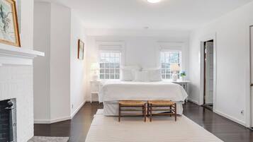 8 bedrooms, iron/ironing board, WiFi, bed sheets