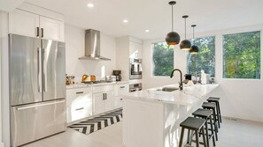 Fridge, microwave, oven, stovetop - Beautiful East Hampton Home with water views of Gardiners Bay, close to... (East Hampton)