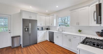 Cozy North Fork Home Among the Best Wineries in the Northeast, Minutes to...