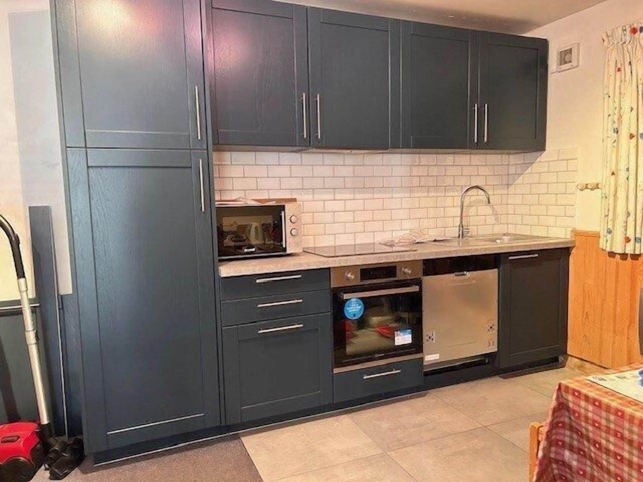 Réfrigérateur, micro-ondes, four, lave-vaisselle