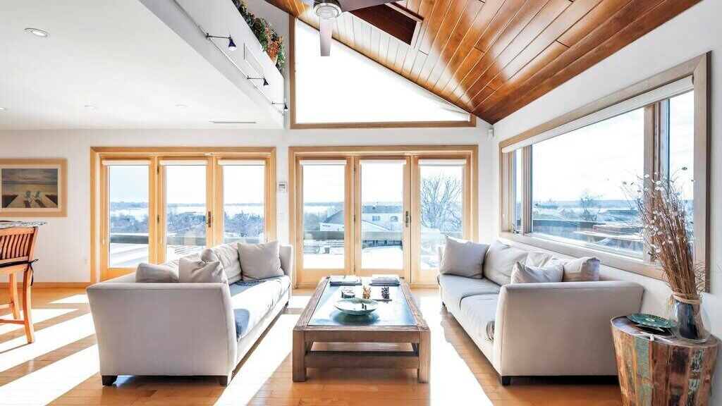 Téléviseur, foyer, table de ping-pong, chaîne audio