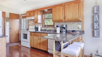Microwave, oven, stovetop, coffee/tea maker