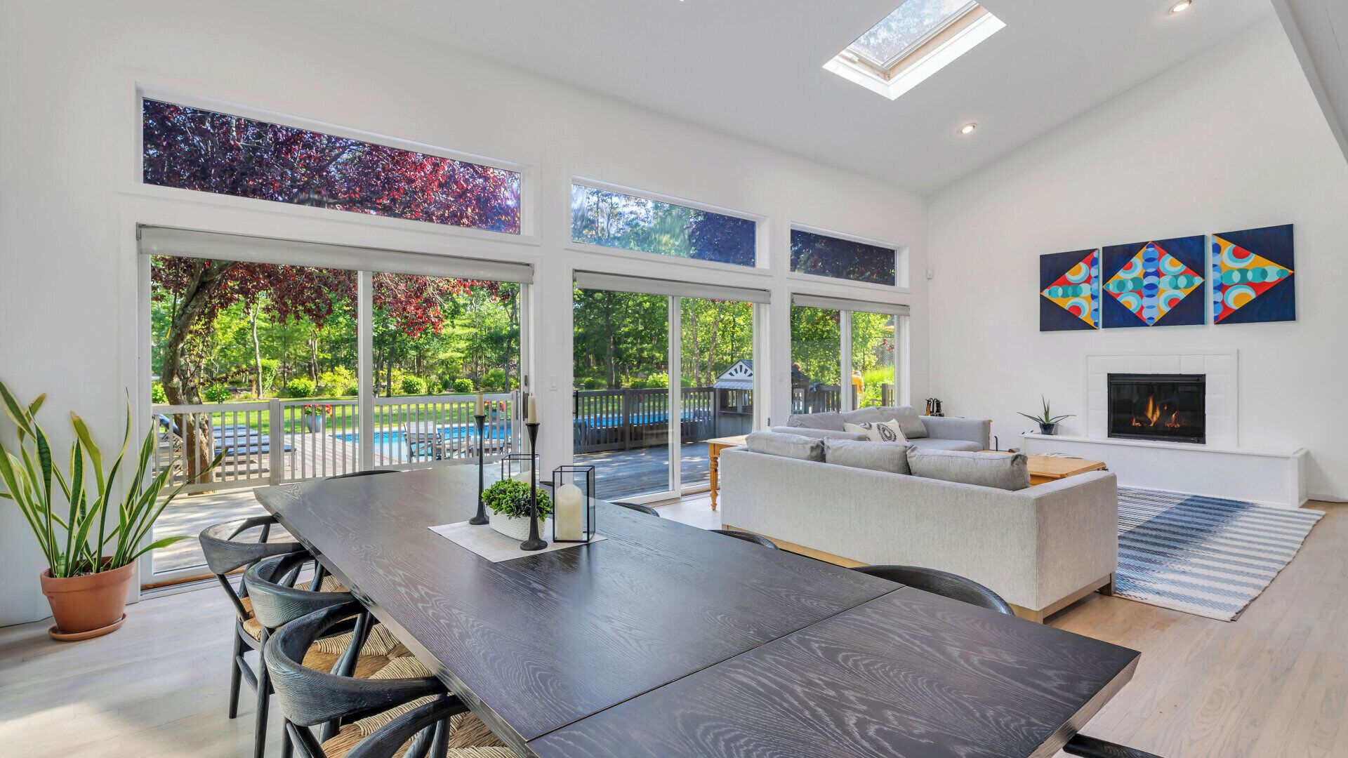 Télévision, cheminée