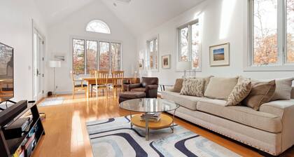 Contemporary Hampton Bays home on one acre of manicured lawn, private pool,...