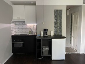 Køleskab, mikrobølgeovn, ovn, kogeplade