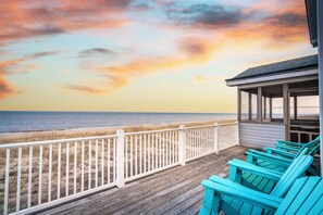 Terrace/patio - Oceanfront 7BR Home w/ Pool, Hot Tub. Sleeps 20 (Virginia Beach)